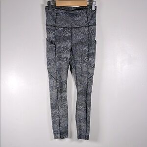 Lululemon Black & White Floral Microprint 25" Crop Leggings Womens Size 4